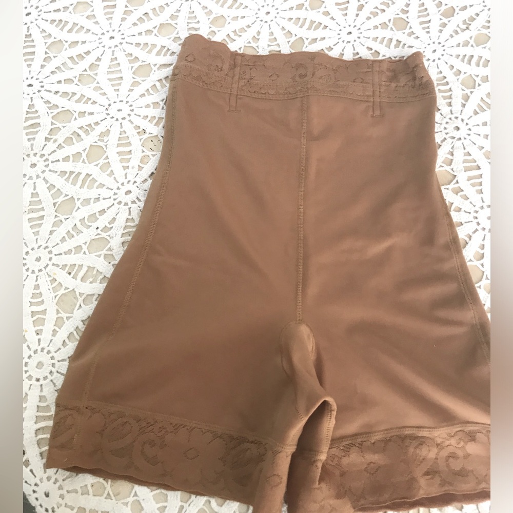 Curvy faja rear lifter size small
